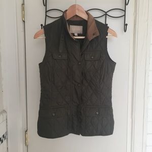 BANANA REPUBLIC hunter green padded vest